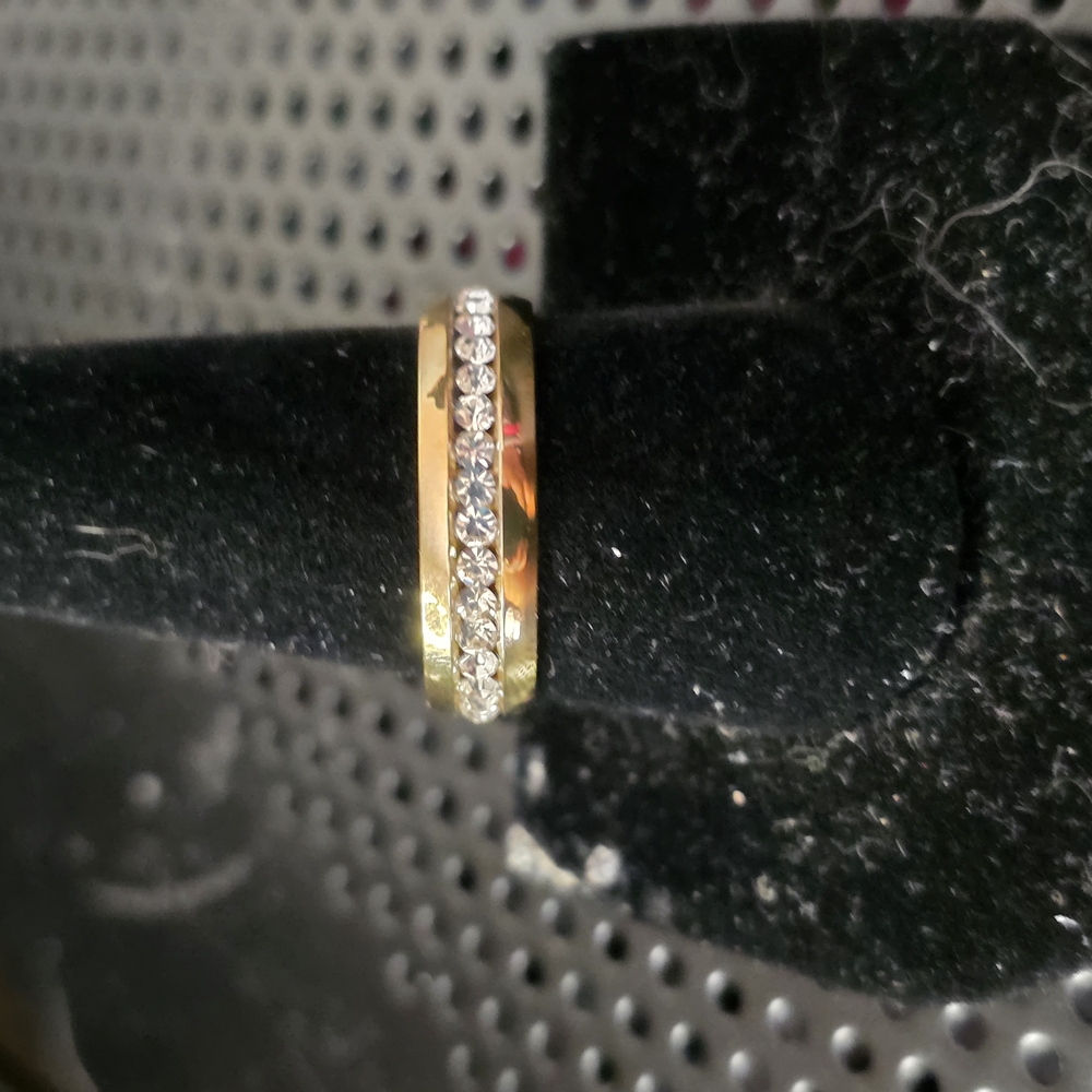 Source Unknown Gold and Silver Jewelry Ring